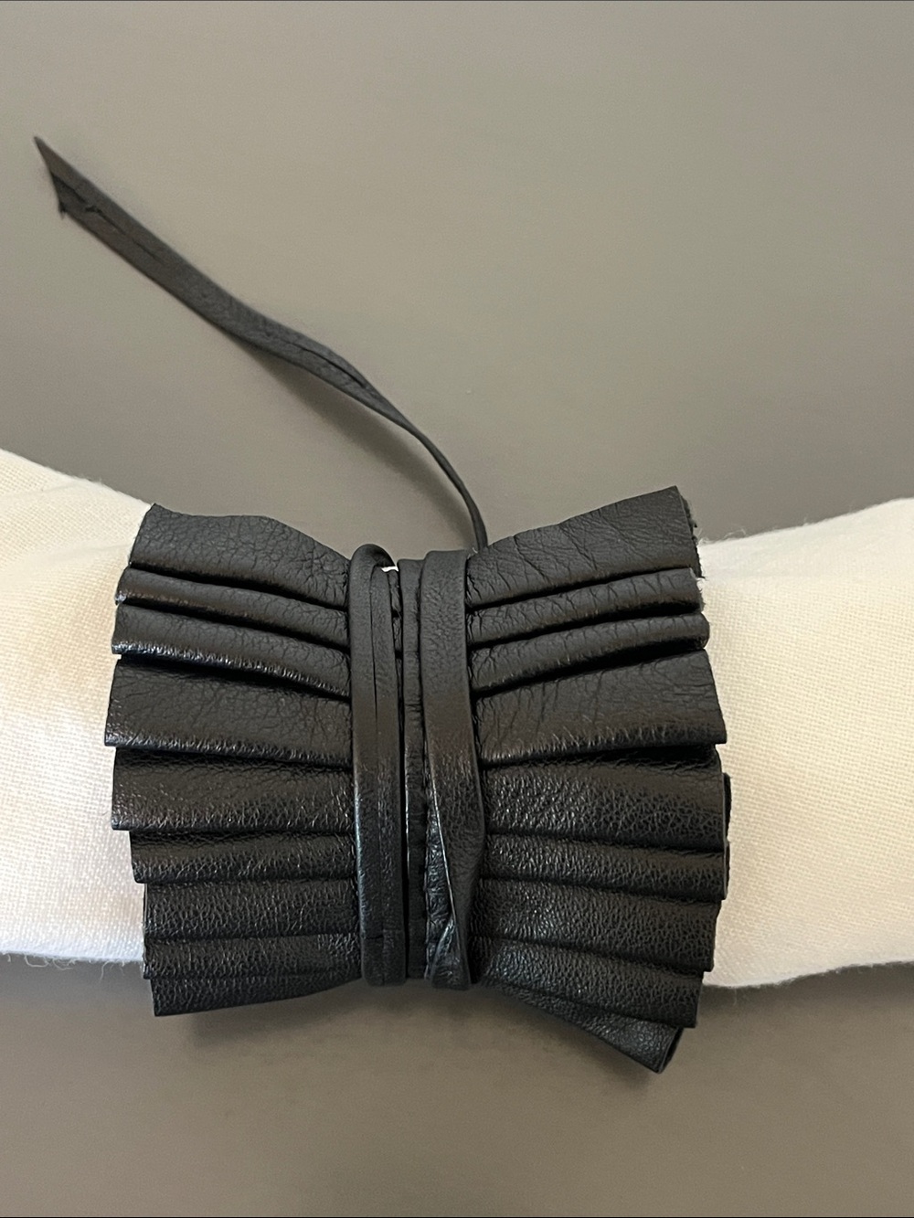PLEATED LEATHER CUFF